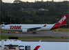 Airbus A330-223, PT-MVN, da TAM. (19/12/2013)