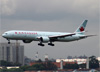 Boeing 777-333ER, C-FITL, da Air Canada, pousando no aeroporto de Cumbica, em Guarulhos. (19/12/2013)