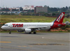 Airbus A320-214, PR-MYT, da TAM. (19/12/2013)