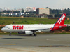 Airbus A320-232, PR-MAP, da TAM. (21/04/2013)