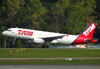 Airbus A320-232, PR-MBB, da TAM. (21/04/2013)