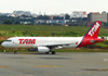 Airbus A320-232, PT-MZH, da TAM. (21/04/2013)