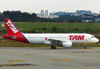 Airbus A320-214, PR-MYE, da TAM. (21/04/2013)