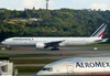 Boeing 777-328ER, F-GSQJ, da Air France. (21/04/2013)