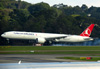 Boeing 777-3F2ER, TC-JJF, da Turkish Airlines. (21/04/2013)