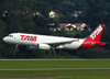 Airbus A320-232, PR-MAB, da TAM. (21/04/2013)