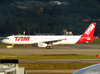 Airbus A321-231, PT-MXH, da TAM. (21/04/2013)