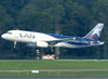 Airbus A320-233, LV-BSJ, da LAN Argentina. (21/04/2013)