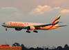 Boeing 777-31HER, A6-EGI, da Emirates. (21/04/2013)