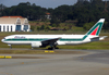 Boeing 777-243ER, EI-ISD, da Alitalia. (26/07/2012)