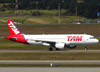 Airbus A320-214, PR-MHQ, da TAM. (26/07/2012)