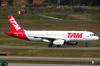 Airbus A320-233, PR-MBM, da TAM. (26/07/2012)