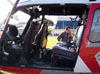 Cabine do Helibr�s/Eurocopter AS-350BA Esquilo, �guia 2, PP-EOD, da Pol�cia Militar de S�o Paulo, pousado no Est�dio Rui Barbosa, em S�o Carlos. (13/07/2006)