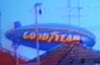 Dirigvel A150 (PR-ANA) da Goodyear sobrevoando So Carlos. (04/06/2004)