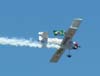 Apresentao do Brazilian Wingwalking Airshows - Pedrinho Melo e Marta Bognar.