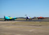 A partir da direita, Beechcraft E18S, PT-DHI, e North American T-6D, PT-LDQ e PT-KRC, do Circo Areo.