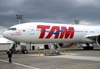 O primeiro Boeing 777-300ER da TAM, PT-MUA. (10/06/2008) Foto: Santiago Oliver.