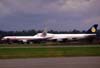 A partir da esquerda, um Boeing 767-300 da American Airlines e um dos trs Boeing 747-200 da companhia grega Hellenic Imperial Airways. (02/08/2008) Foto: Ana Paula Zanette.