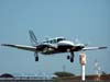 Piper/Embraer EMB-820C Navajo, PT-EEZ, durante a decolagem.