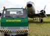 O Douglas DC-3 "Rose", N101KC, sendo reabastecimento com 1.800 litros de AvGas no Aeroporto Campo dos Amarais, em Campinas. (30/08/2007)