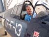 O Stocco, responsvel pela restaurao das aeronaves, sentado no cockpit do Vought F4U-1 Corsair. (12/10/2006)