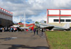 Aeronaves estacionadas na rea externa do museu. (08/07/2012)