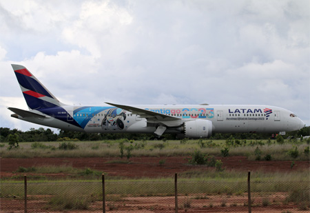 AVIA��OPAULISTA.COM - CC-BGS - Primeiro pouso de Boeing 787-9 no Aeroporto Internacional de S�o Carlos (SP).