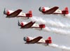 Os North American T-6 do Aeroshell Aerobatic Team. (28/07/2011) - Foto: Celia Passerani.