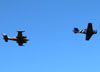 North American T-6D, PT-LDQ, do Circo Areo, e Cessna 310Q, PT-KLS, da Extreme Txi Areo. (27/04/2014)