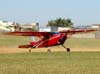 Cessna 180 Skywagon, PT-KZI, pilotado pelo Leandro, um dos comandantes da Esquadrilha Oi.