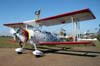 Pedrinho Mello taxiando o Grumman G-164B "Showcat", PP-XDI, para iniciar mais uma apresentao com a wingwalker Marta Bognar. Foto: Jnior JUMBO.