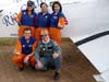 Da esquerda para a direita, em p, Ana, Marta Bognar, Valquria e, agachados, Hugo e Pedrinho Mello, do Brazilian Wingwalking Airshows. Foto: Jnior JUMBO.